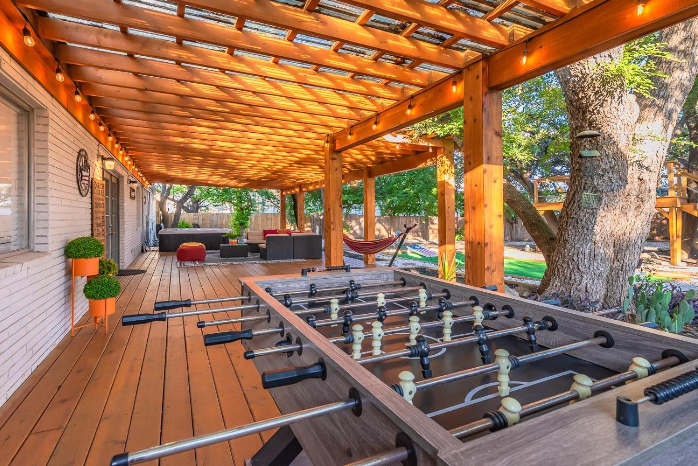 Luxurious Home With Hot Tub & Tree Deck By 6Flags 圣安东尼奥 外观 照片