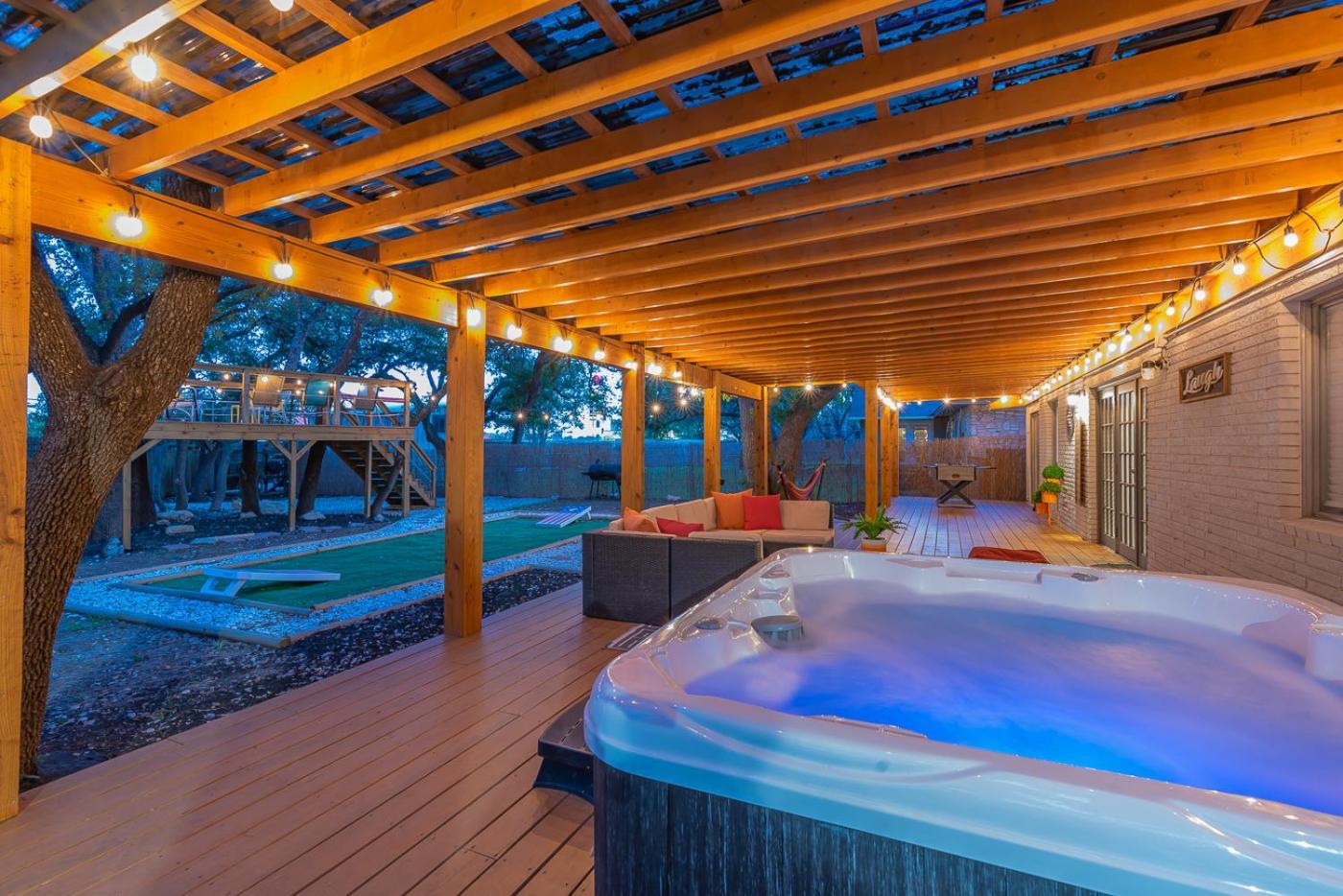 Luxurious Home With Hot Tub & Tree Deck By 6Flags 圣安东尼奥 外观 照片