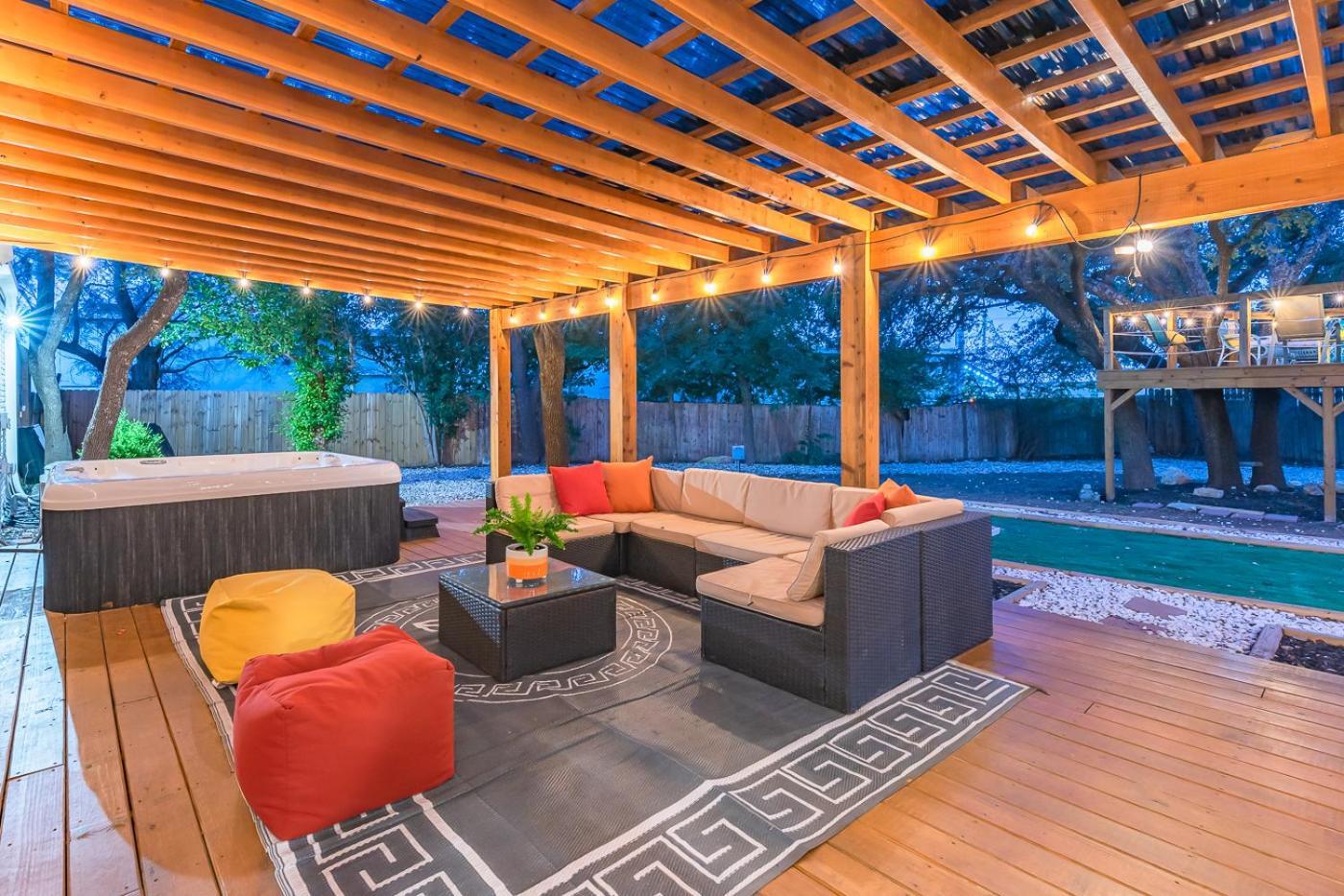 Luxurious Home With Hot Tub & Tree Deck By 6Flags 圣安东尼奥 外观 照片
