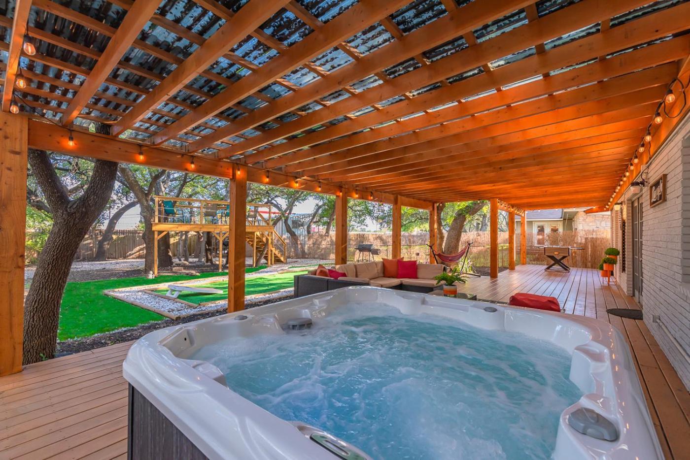 Luxurious Home With Hot Tub & Tree Deck By 6Flags 圣安东尼奥 外观 照片